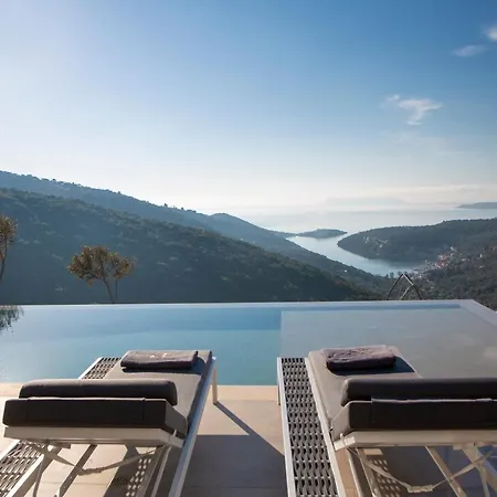 Rona Lefkada فيلة
